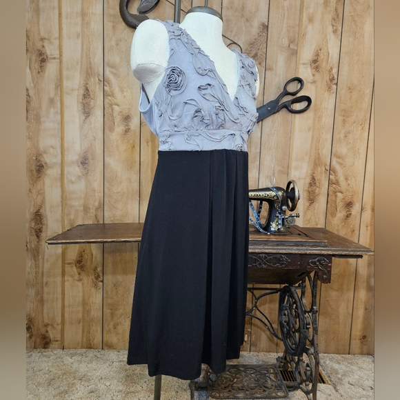 Knee-length Formal Dress - Picture 10 of 11